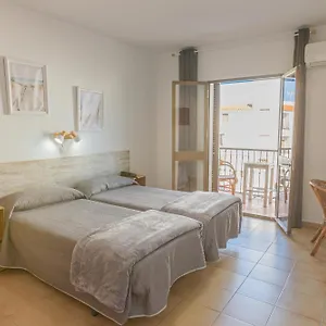 Tres Jotas Conil Hotel